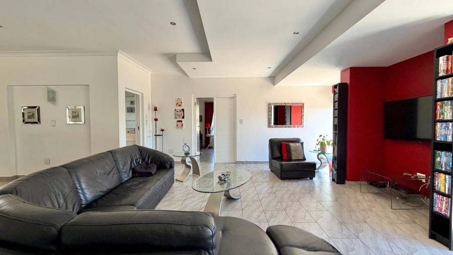 4 Bedroom Property for Sale in La Montagne Western Cape